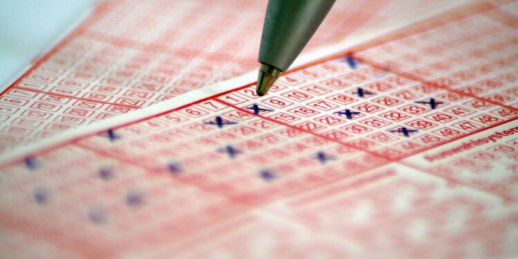 Milijonski Loto dobitek v Celju: Kdo je skrivnostni srečnež?