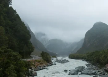 Vremenska napoved: Oblačnost, megla in burja se vračajo v igro
