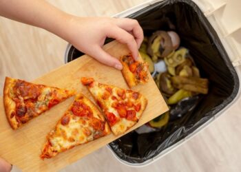 Kakšno količino hrane zavržemo Slovenci vsako leto?