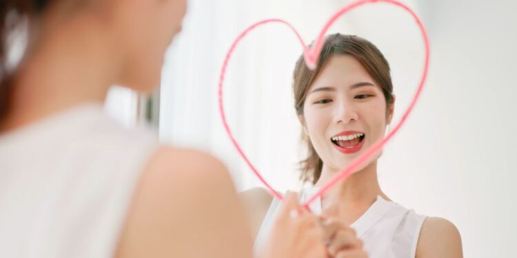 Moč ljubezni do sebe: Kako spremeniti misli in pozdraviti telo