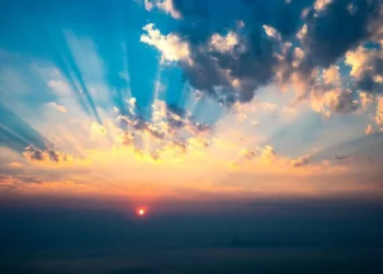 Vreme: V igri med soncem, meglo in burjo