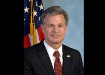 Direktor FBI Wray napovedal odstop, Trump želi na njegovo mesto postaviti zvestega privrženca