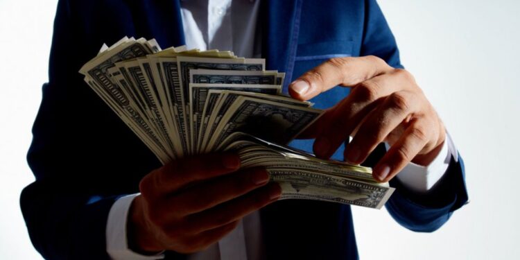 Bogastvo milijarderjev se v desetih letih podvojilo, doseženo rekordnih 14 bilijonov dolarjev