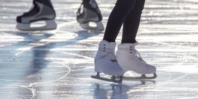 Zima na ledu: Drsališča po Sloveniji vabijo na praznično zabavo