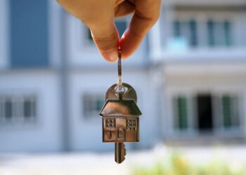 Kako dolgo morate delati za nepremičnino? Slovenija na repu Evrope