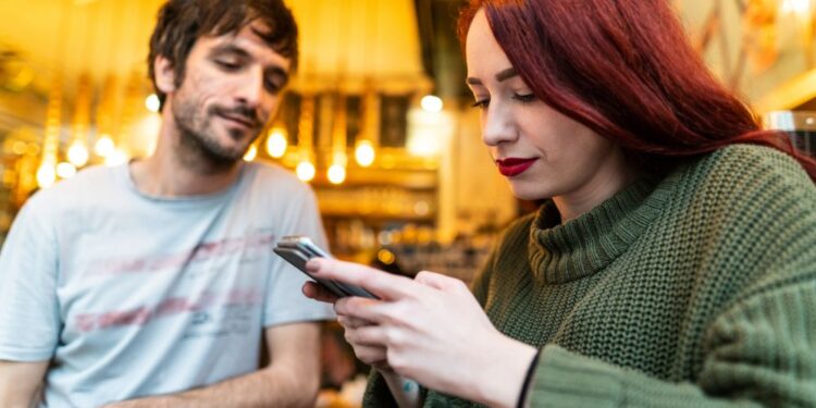 Posesivnost v odnosu: Kdaj je čas, da rečete dovolj?