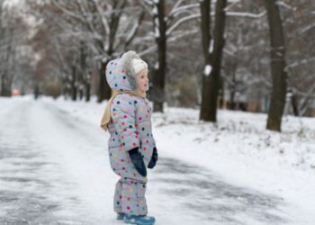 Deklica zapustila dom sredi noči: razlog vas bo nasmejal
