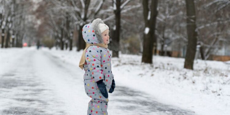 Deklica zapustila dom sredi noči: razlog vas bo nasmejal