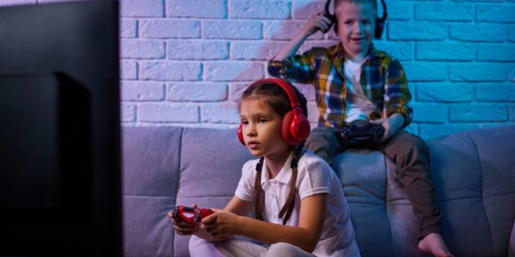 Kako otroka odvrniti od zaslona? Preprosta metoda francoske psihologinje