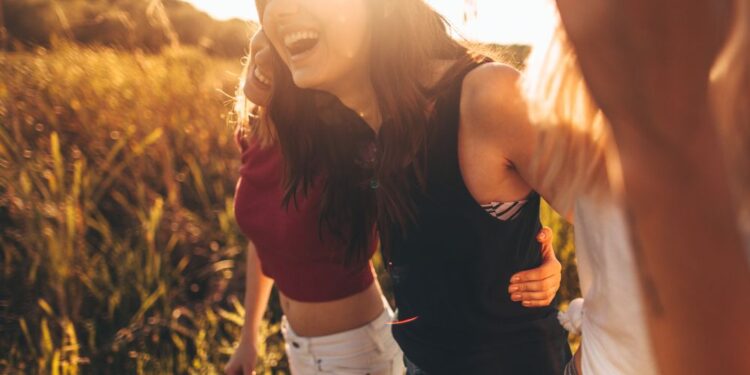 Kdo so pravi prijatelji in zakaj jih je tako težko najti?