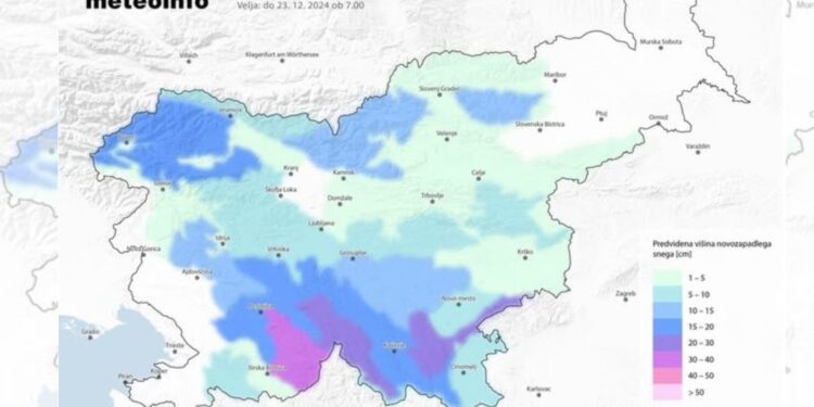 Slovenijo zajel sneg: Na pot le, če je nujno!