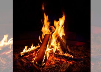 Tragičen dogodek v Kerinovem Grmu: Otrok poškodovan pri požaru