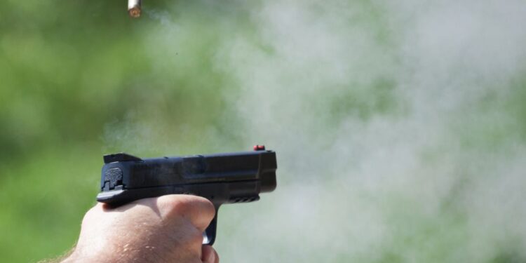 Pirotehnika in naboji v Brezju: Policijska preiskava v teku