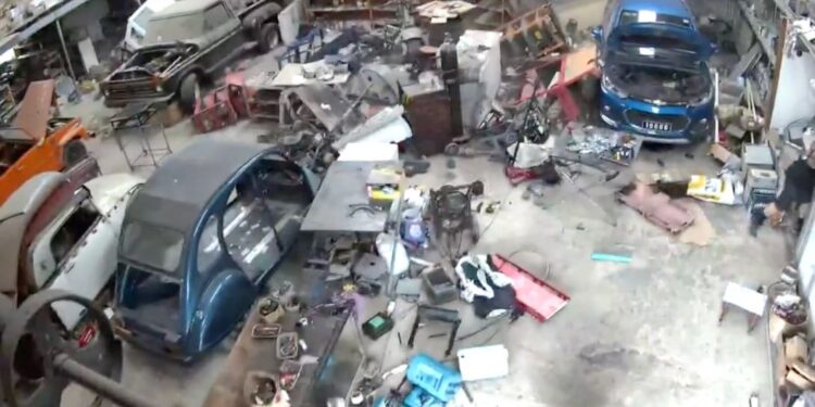 Silovit potres z magnitudo 7,3 prizadel Vanuatu, poročila o smrtnih žrtvah in veliki škodi