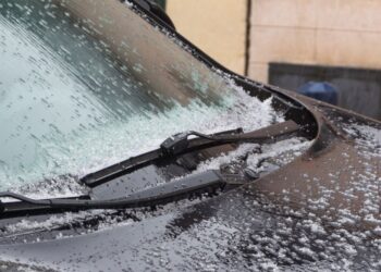 Dubrovnik pod belo odejo: Toča prekrila ulice (VIDEO)