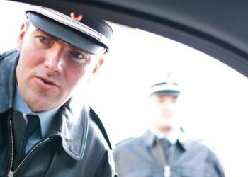 Bizaren dogodek med Bosno in Hrvaško: Čez mejo poskušal prepeljati mrtvo žensko na sovoznikovem sedežu