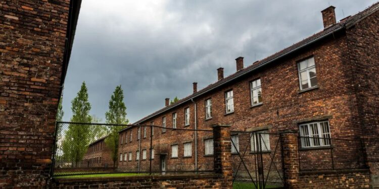 80 let od osvoboditve Auschwitza: Spomin na milijon žrtev