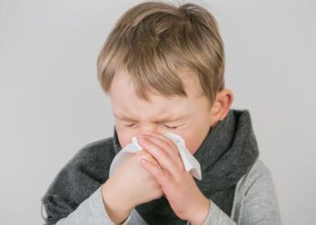 Starši morajo prepoznati znake bolezni: Smernice za varno vračanje otrok v šolo