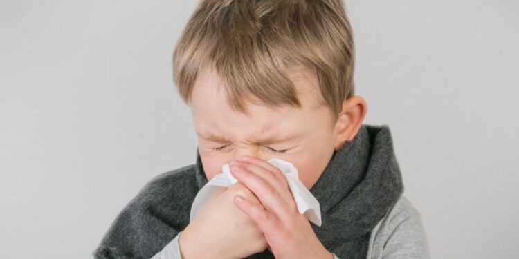 Starši morajo prepoznati znake bolezni: Smernice za varno vračanje otrok v šolo