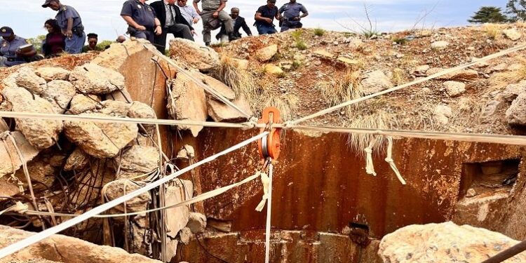 Južnoafriški rudnik zlata: več deset rešenih, številni še vedno pod zemljo