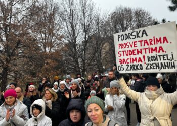Šole zaprte: Učitelji podprli študentske proteste v Srbiji (VIDEO)