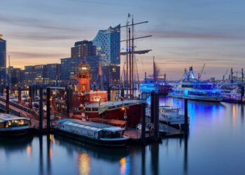 Trčenje rečnega trajekta v Hamburgu: 11 poškodovanih, eden v kritičnem stanju