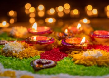 Milijoni romarjev na Maha Kumbh Mela: Največje versko srečanje na svetu