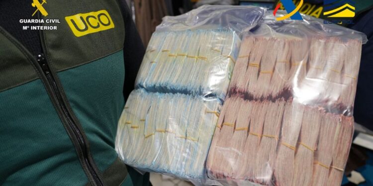 Mednarodna racija: Dva slovenska osumljenca med aretiranimi