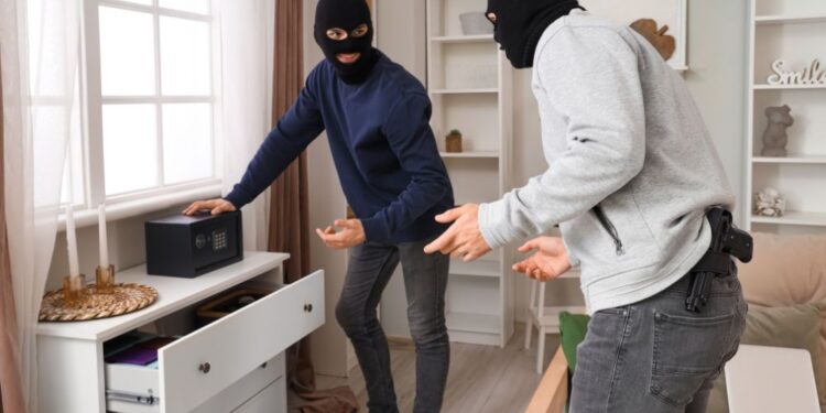 Kako sta lažna telekomunikacijska delavca izkoristila zaupanje starejših?