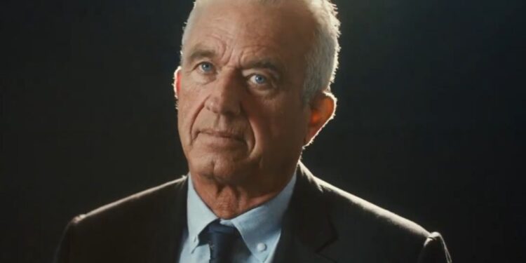 Kennedy pred senatom: Teorije zarote, cepljenje in politične kalkulacije