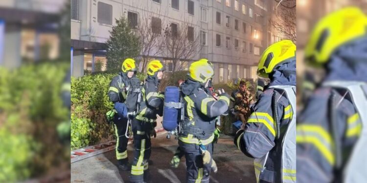 Požar v dijaškem domu v Ljubljani: 11 poškodovanih, ena oseba v kritičnem stanju