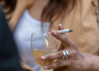 Milano z najstrožjo prepovedjo kajenja: Brez cigaret na javnih površinah