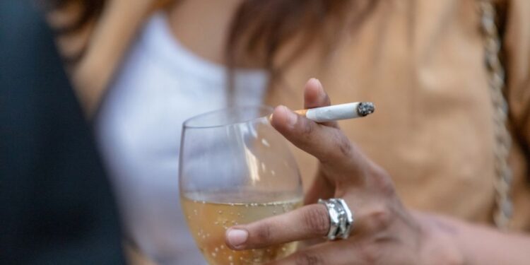 Milano z najstrožjo prepovedjo kajenja: Brez cigaret na javnih površinah