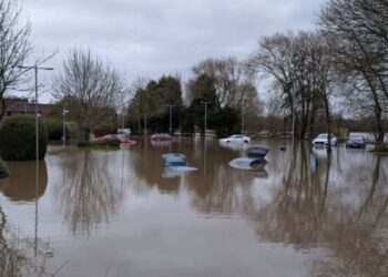 Poplave v Veliki Britaniji: Razglašeno stanje naravne nesreče (VIDEO)