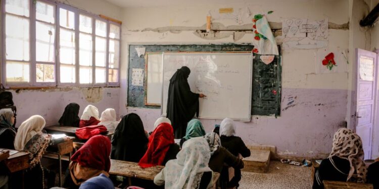 Nova šolska politika v Siriji: Kaj se skriva za kontroverznimi spremembami?