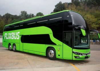 Flixbus v verižnem trčenju: Potniki obstali v snegu