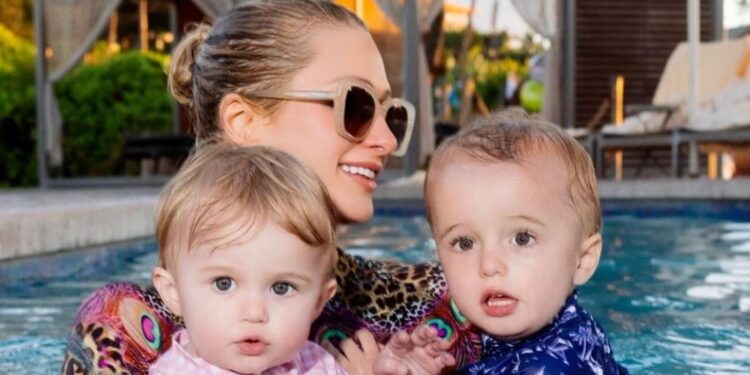 Paris Hilton s sinom in hčerko očarala v New Yorku