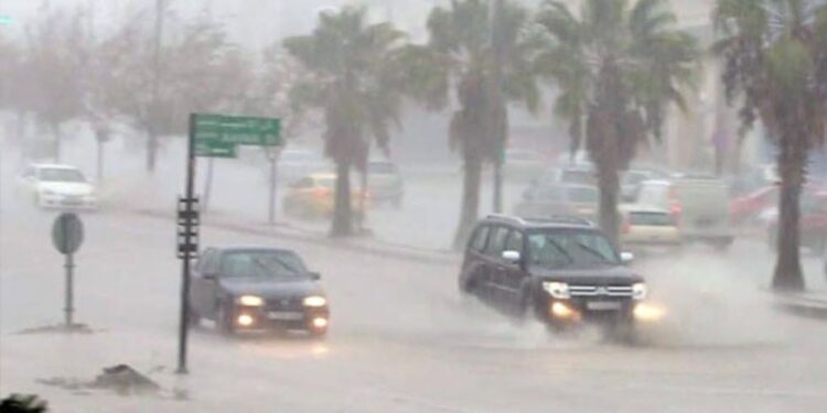 Neurja v Savdski Arabiji: Poplave, toča in celo sneženje (VIDEO)