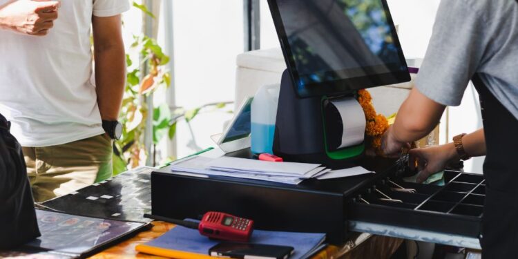 Tatvina s prevaro: Ljubljanski trgovki med menjavo denarja ukradli več bankovcev