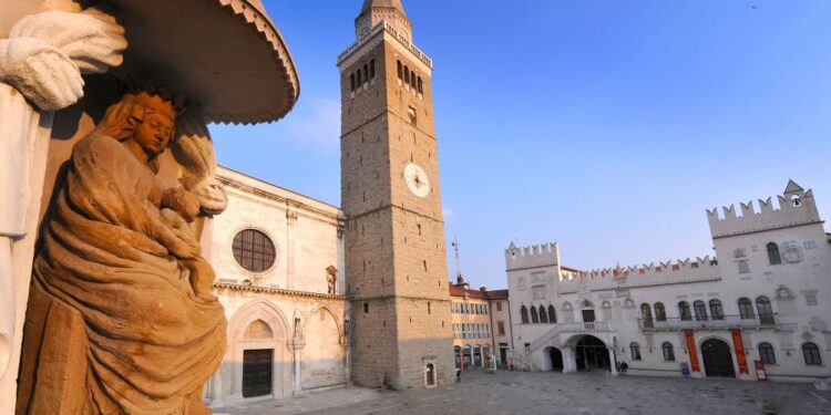 Kdo stoji za protisrbskim napisom na pročelju koprske stolnice?