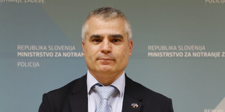 Odstop direktorja policije Senada Jušića sproža razprave o prihodnosti policije