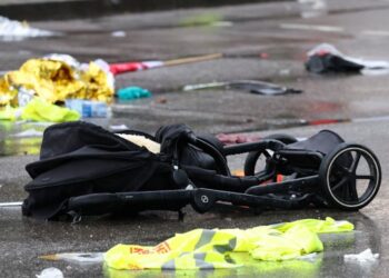 V Münchnu kri in kaos: Vozilo zapeljalo v množico, več ljudi huje poškodovanih