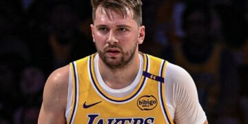Luka Dončić, prvič na parketu kot igralec Lakersov