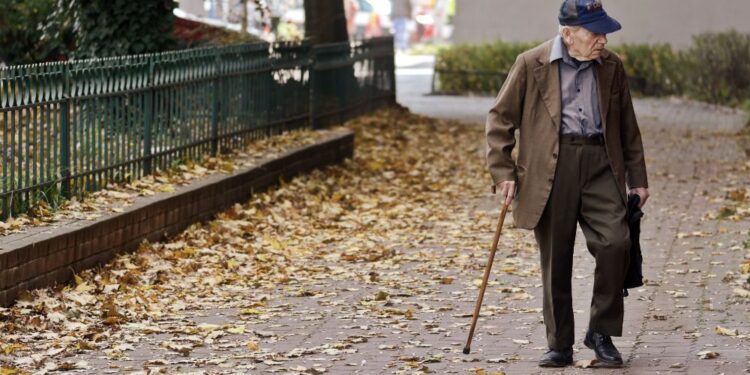 Konec zlorab sistema? Vlada ukinja veriženje nadomestil pri mostu do upokojitve