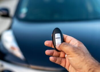 Vlomilska prevara v Šiški: Z napravo prestrezal signal in kradel iz vozil!