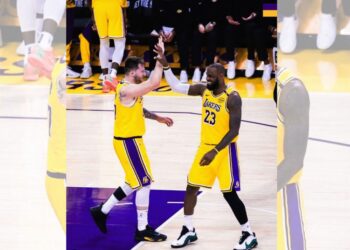 Podpora iz prve vrste: Dončićeva dekleti na tribunah Lakersov (FOTO)