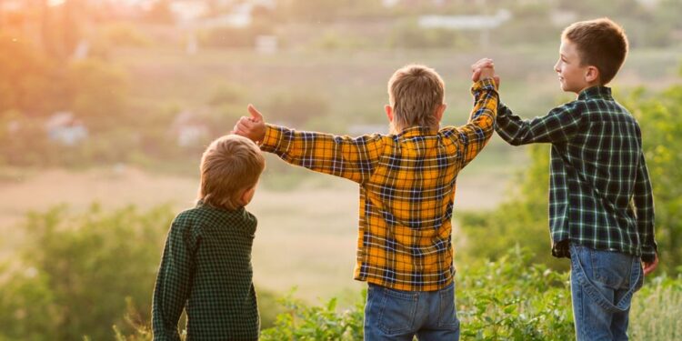 Sindrom srednjega otroka: Mit ali resnična težava?