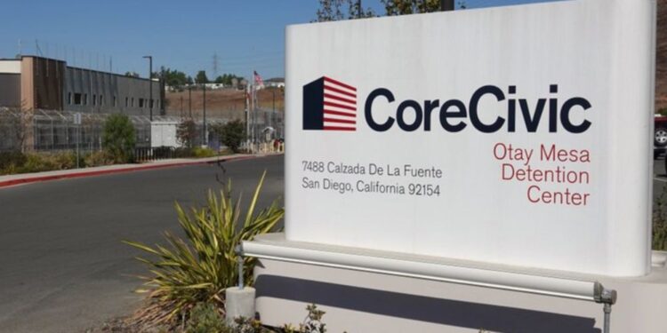 Nemška turistka že več kot mesec dni v ameriškem centru za pridržanje migrantov